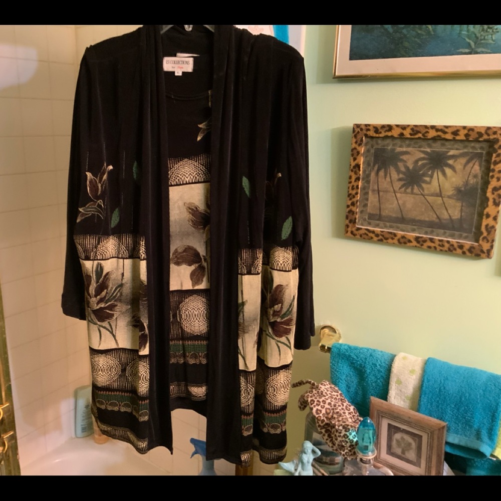 Terrific tunic 2 piece artistic designed set, top $ jacket